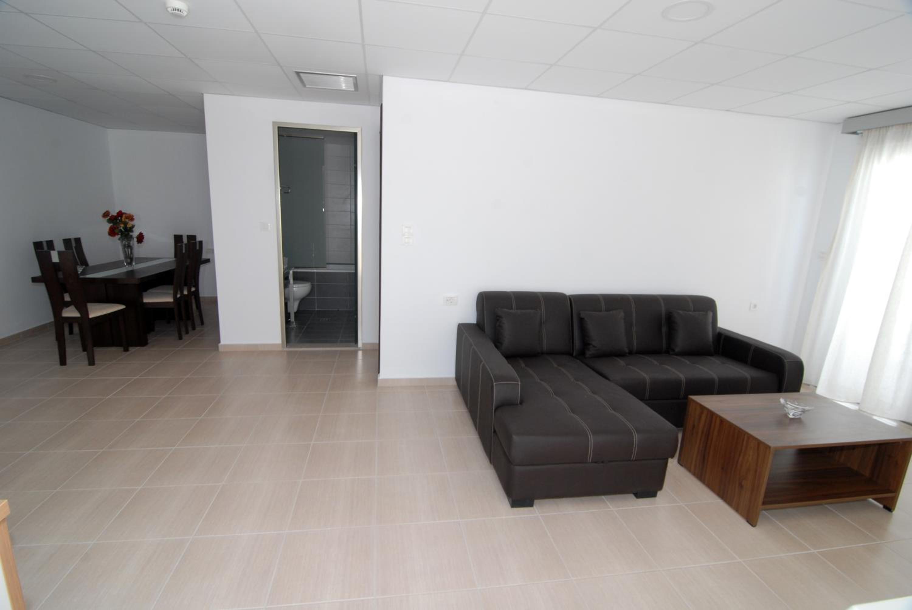 Royal Bay Suites 41/63