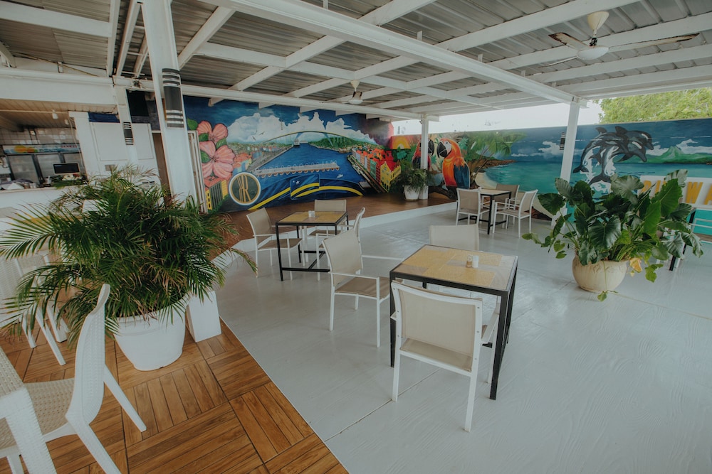 Curacao Airport Hotel 35/50