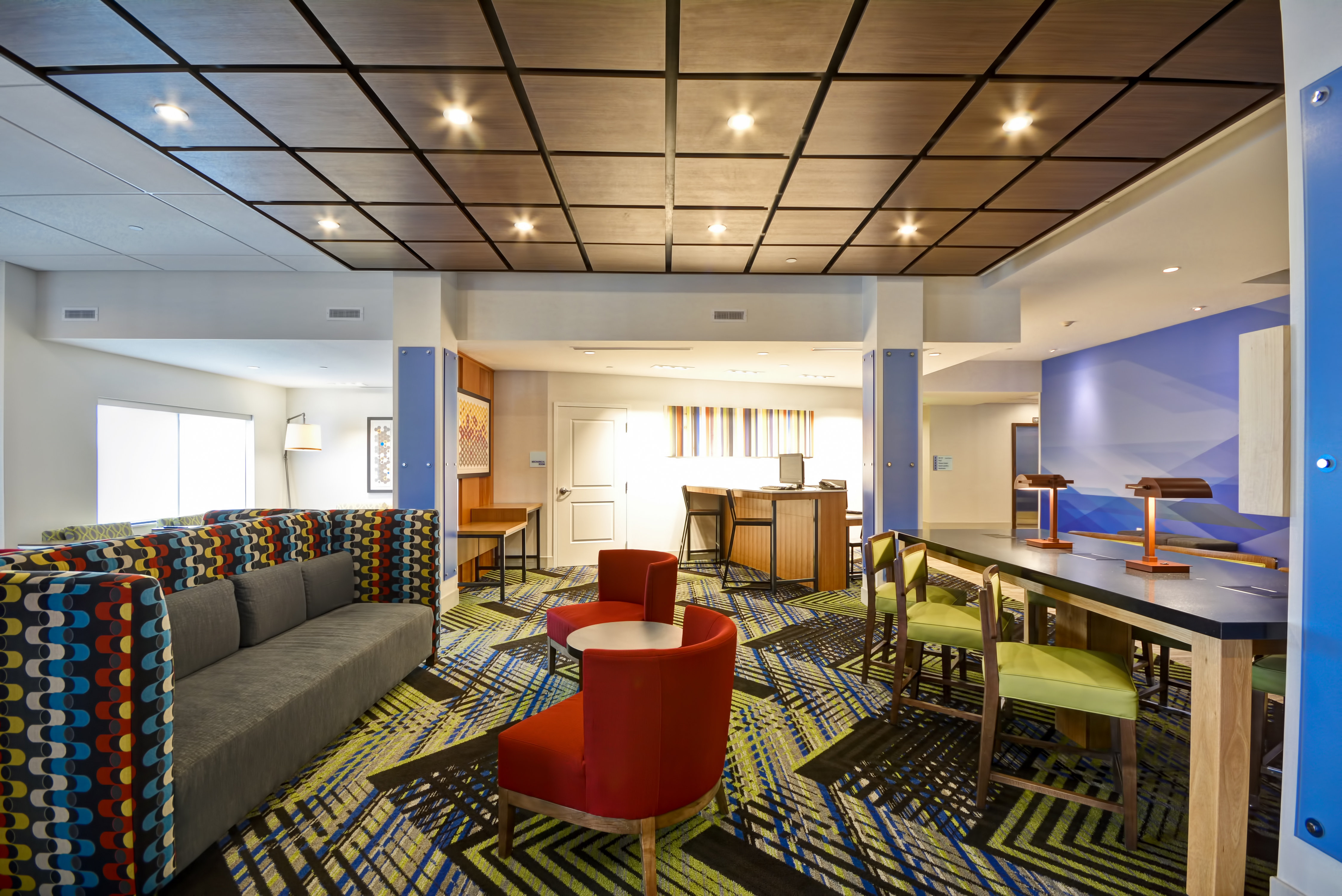 HOLIDAY INN EXPRESS EVANSVILLE 35/61