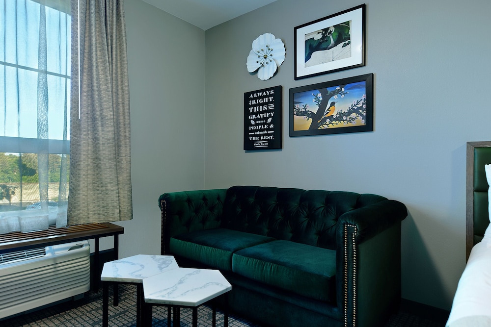 Oxford Suites Paso Robles 36/54