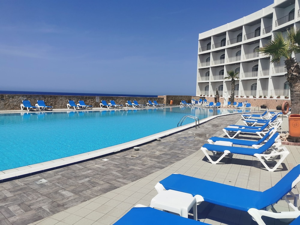 PARADISE BAY RESORT 4/80