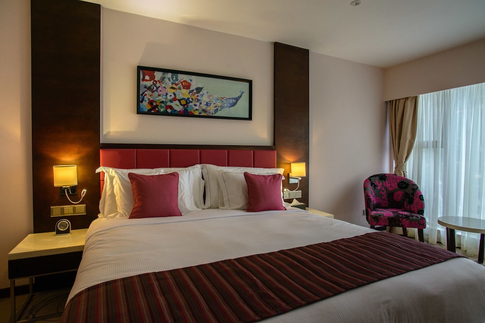 The Concord Hotel And Suites 12/36