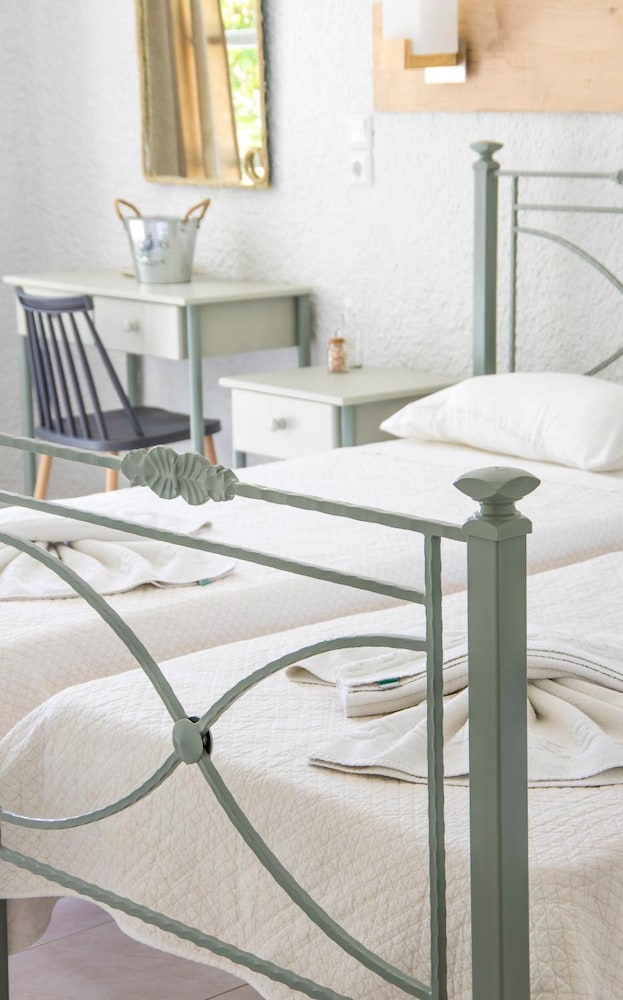 SYROS INN 28/29