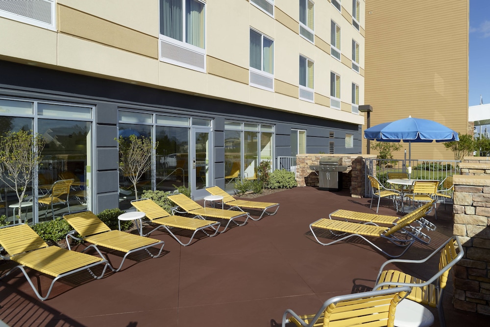 Fairfield Inn Suites Fayetteville North 46/50