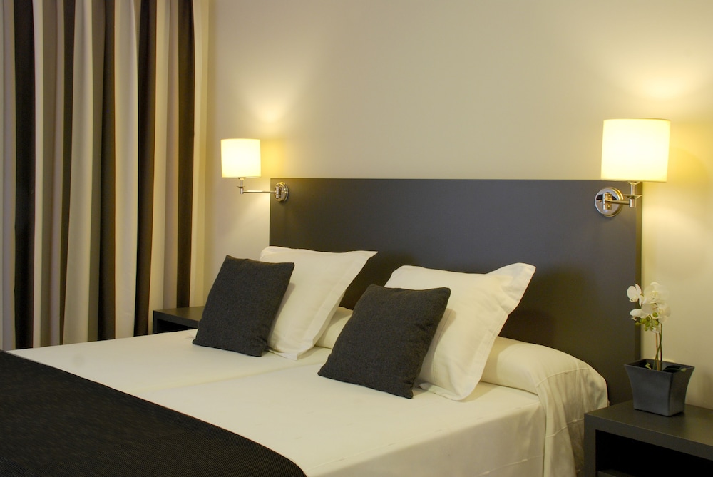 Hotel Los Robles 19/33