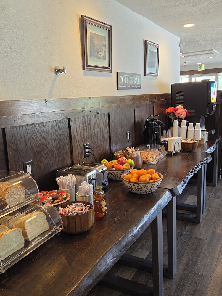 Luxury Inn And Suites 56/75