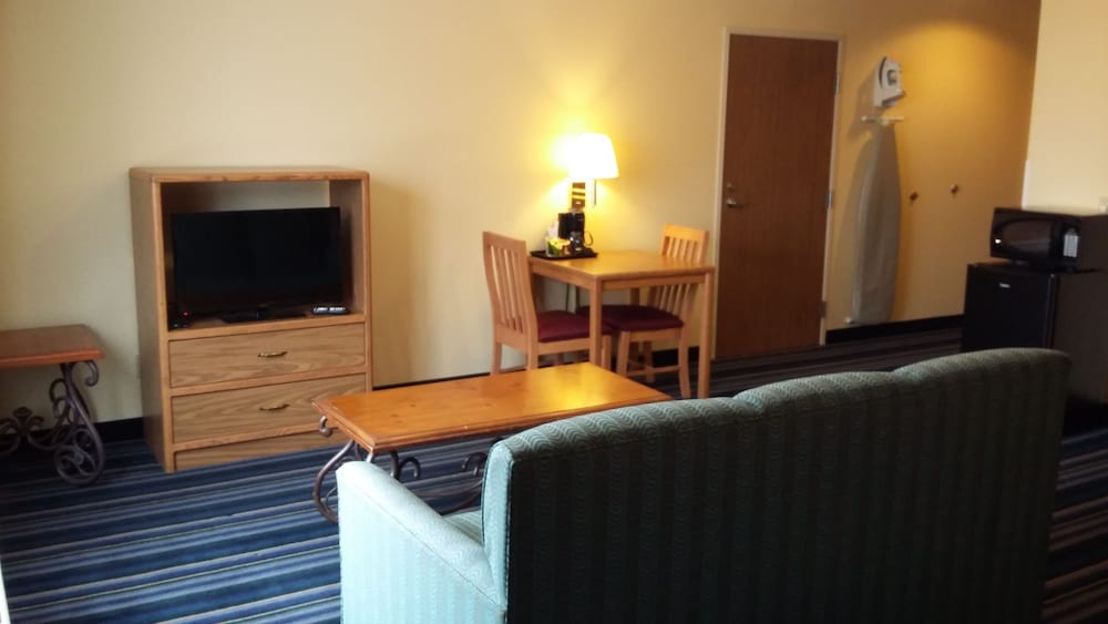 Days Inn by Wyndham Johnson Creek 32/33