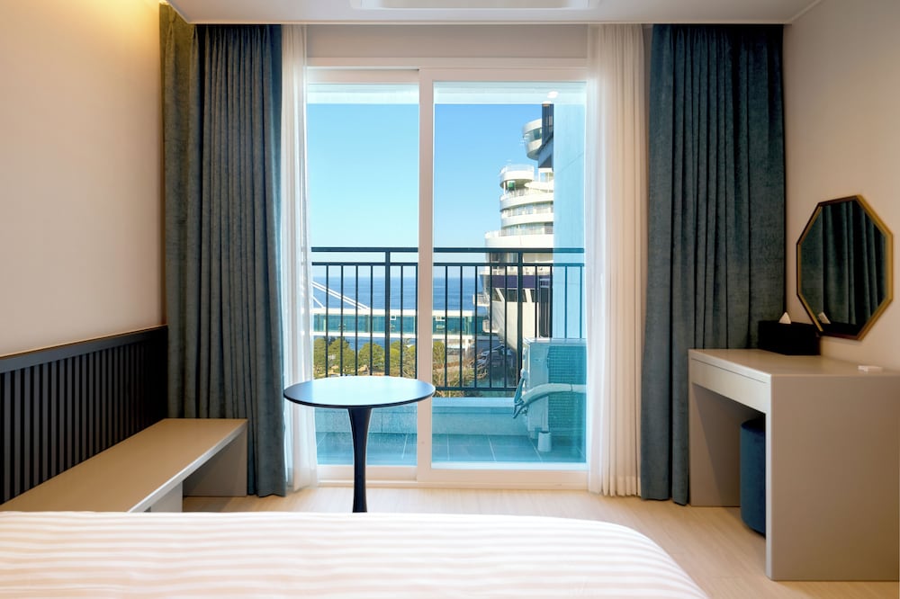 Hotel Withus Jeongdongjin 30/48
