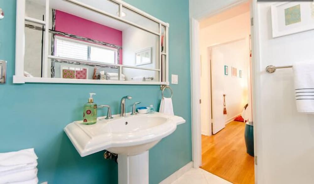 Boutique Hotel 444 69/73