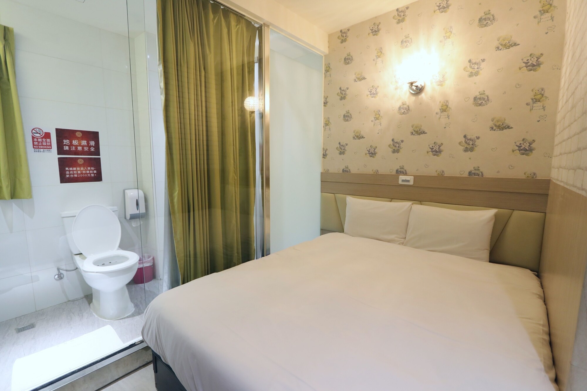 BASIC, DOUBLE BED, NO WINDOW