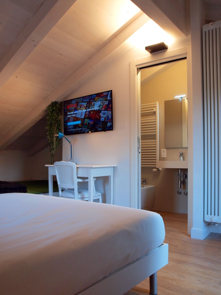 Cosmopolitan Central Rooms 9/36