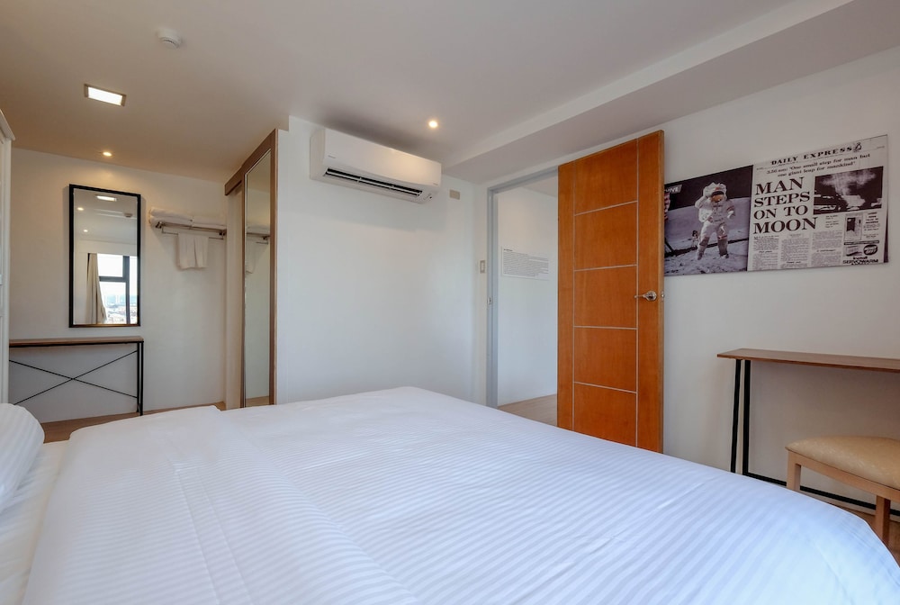 Heroes Hotel 11/63