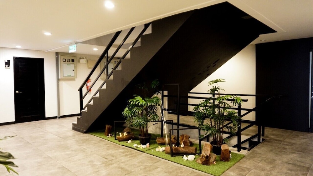 B-Black Residence 6/48