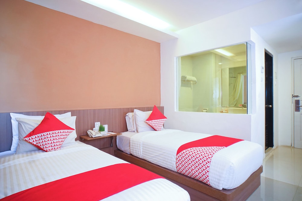 DELUXE, TWIN BEDS