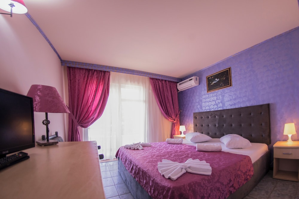 HOTEL VOILA 10/33