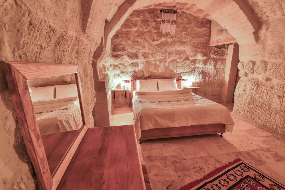 Mosaic Cave Hotel 30/50