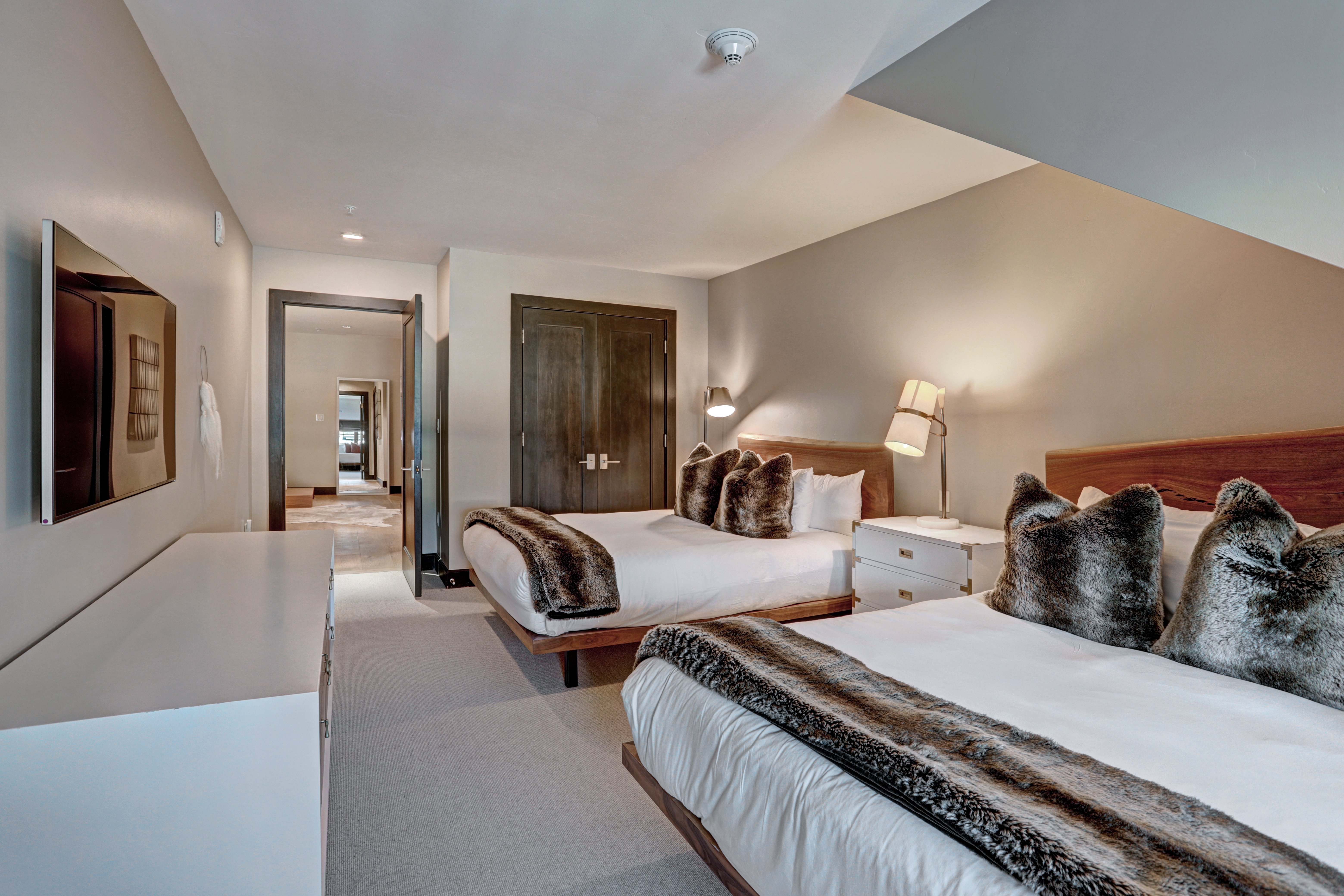 Vail Resorts' Legendary Lodging at Ritz-Carlton Residences 15/50