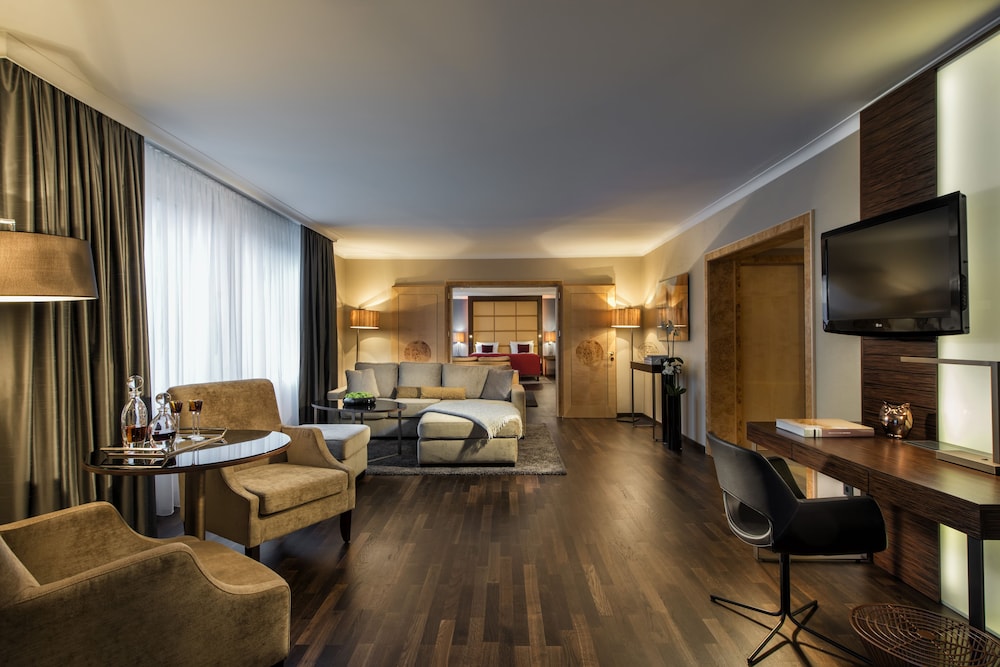 Hotel Palace Berlin 38/83