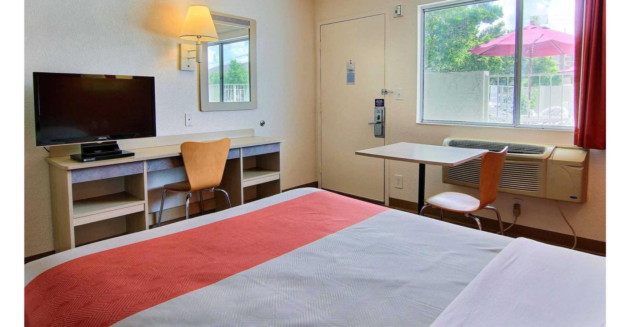 غرفة بسرير كوين، Motel6 Kingsville, TX 5/7