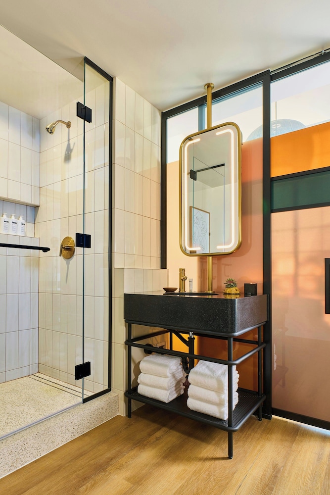 HOLLYWOOD VOLUME, a Tribute Portfolio Hotel 50/50