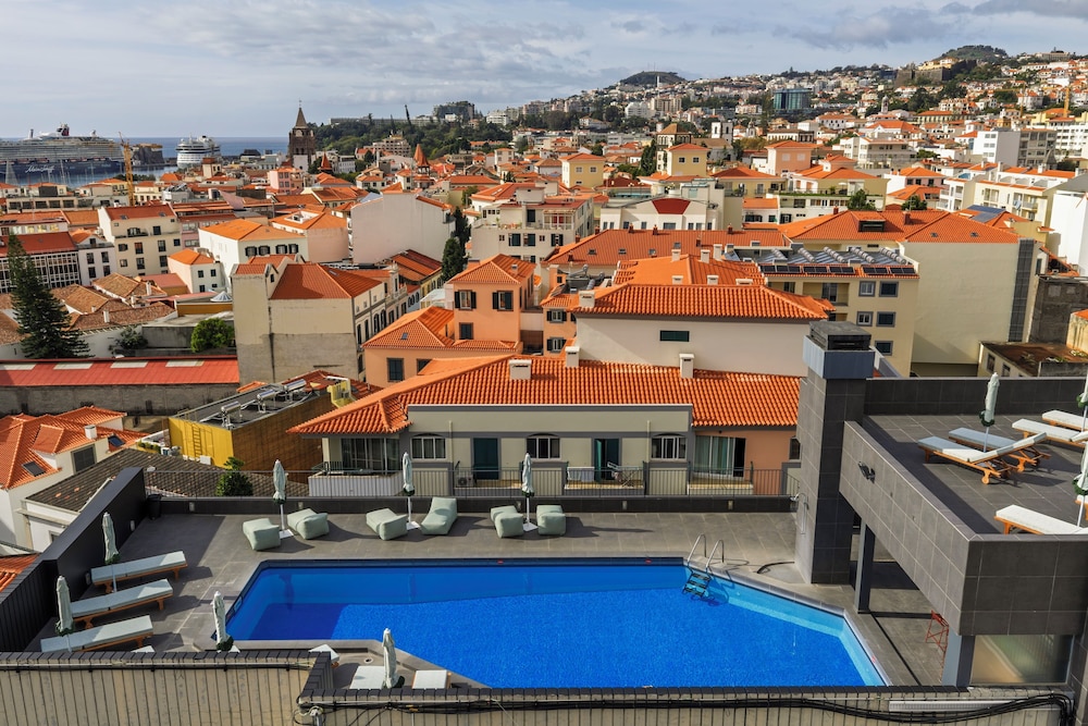 The Editory Garden Carmo Funchal 6/63