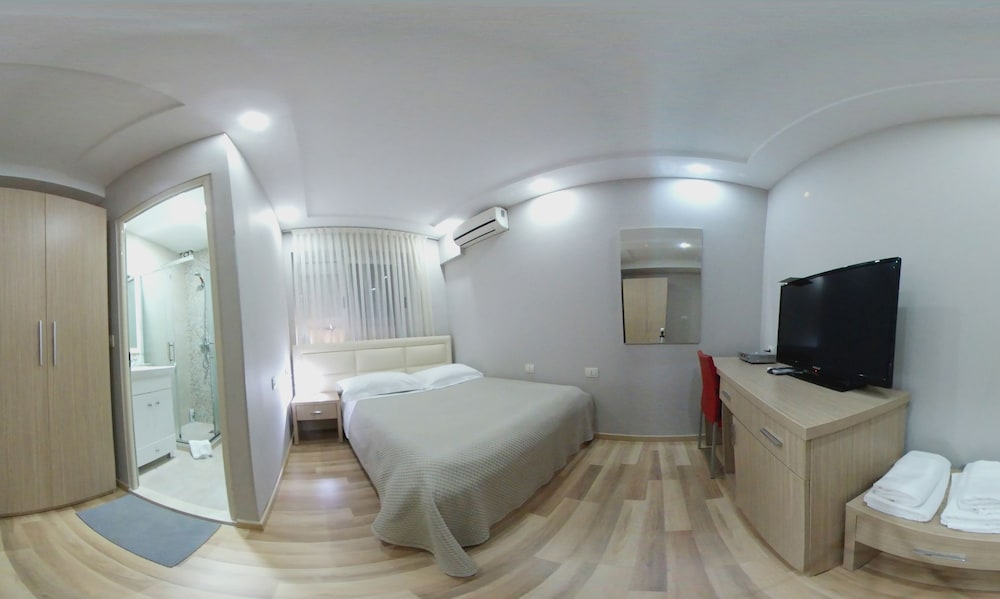 Freddy S Hotel 33/60