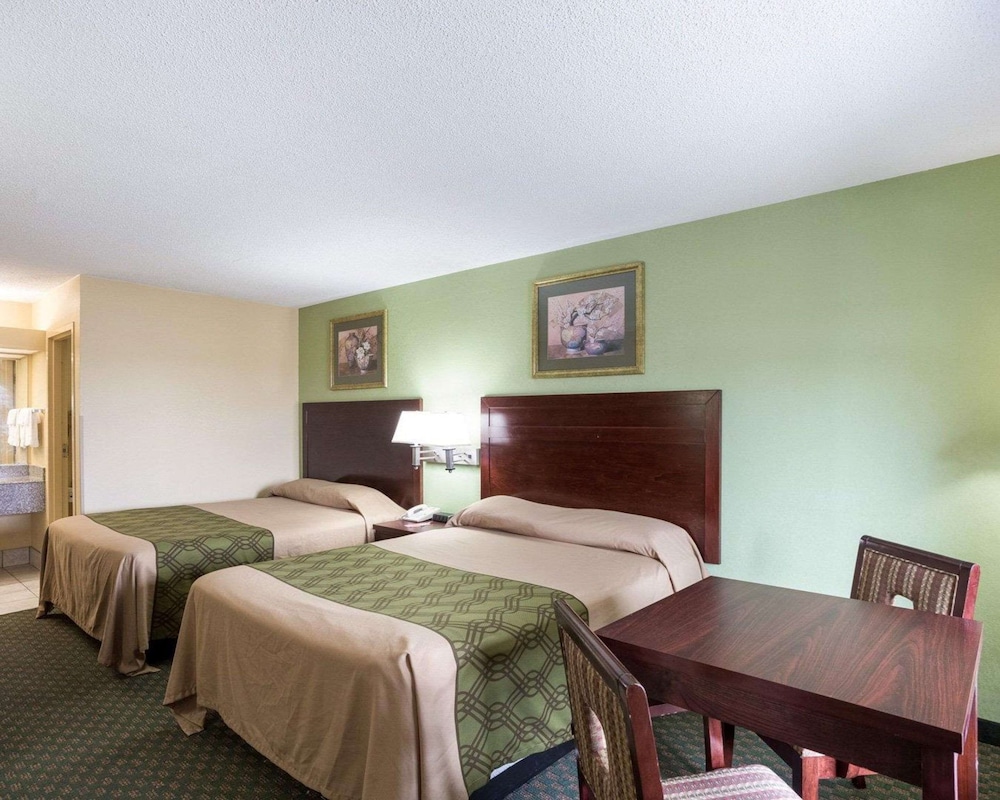 Rodeway Inn and Suites New Orleans, LA 10/33