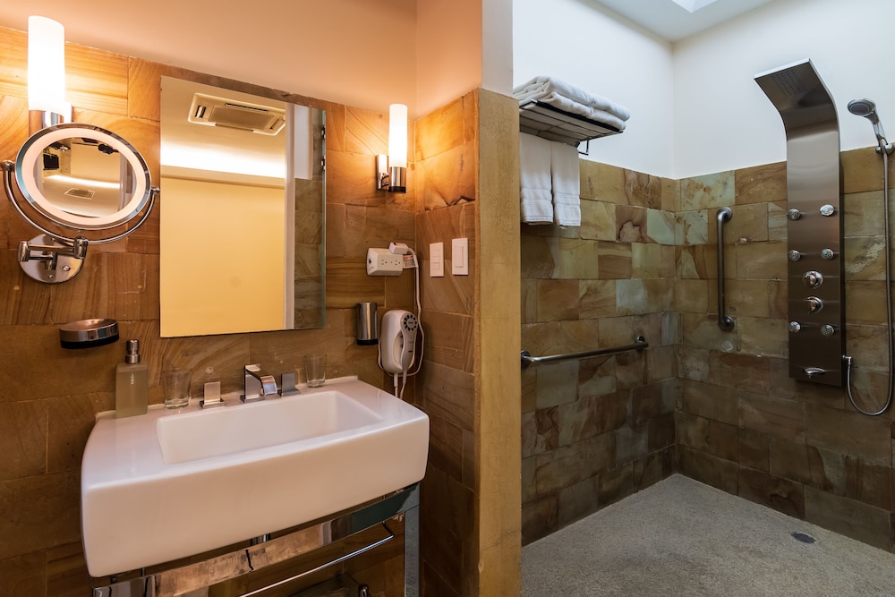 Gaia Hotel and Reserve 11/37