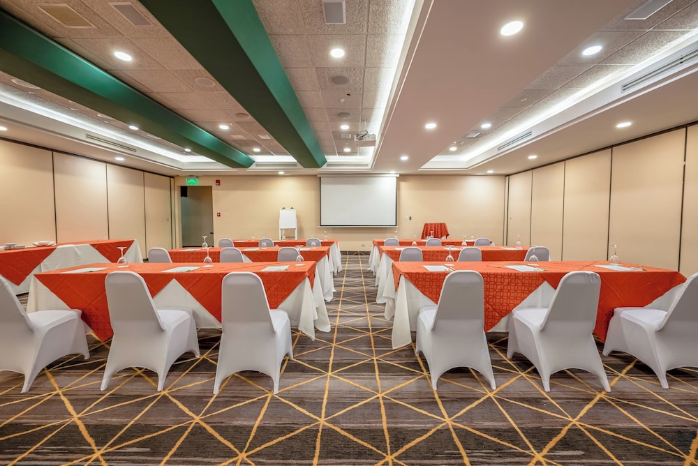 Holiday Inn San Jose La Sabana an IHG Hotel 37/47