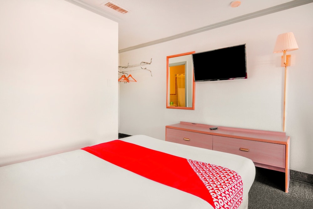 OYO Hotel Durham West Hills 16/36