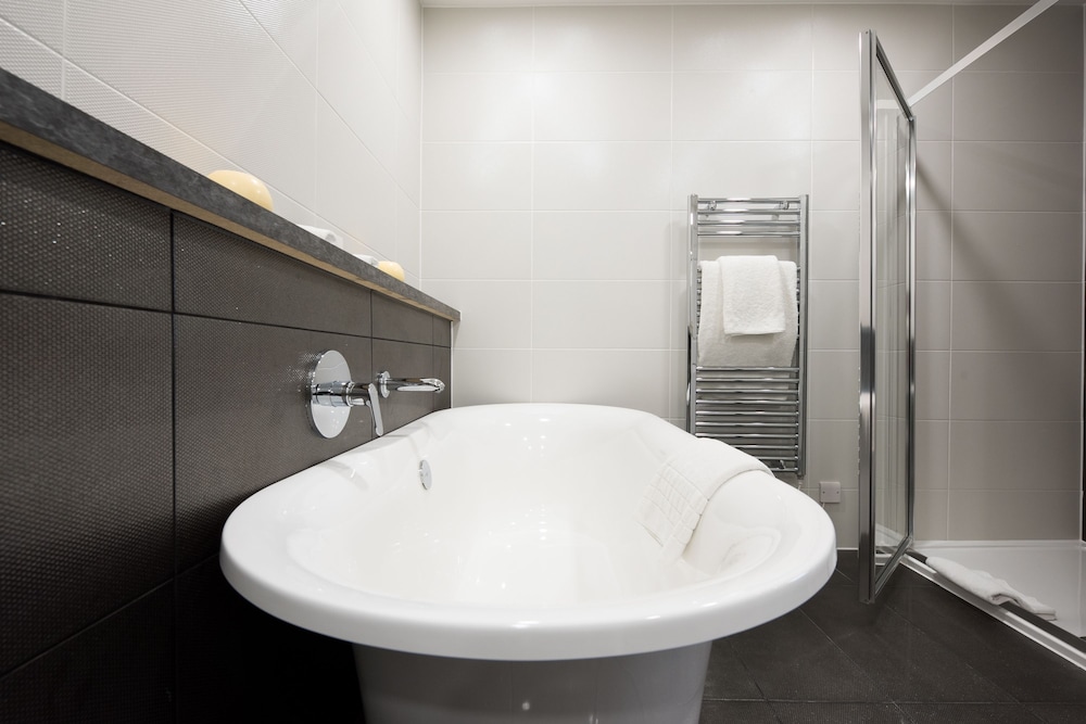 The Bromley Court Hotel 50/50