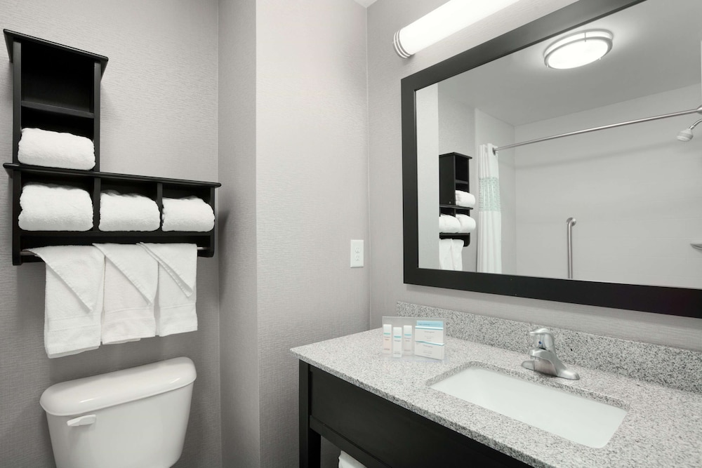 Hampton Inn And Suites Roanoke Airport 15/49