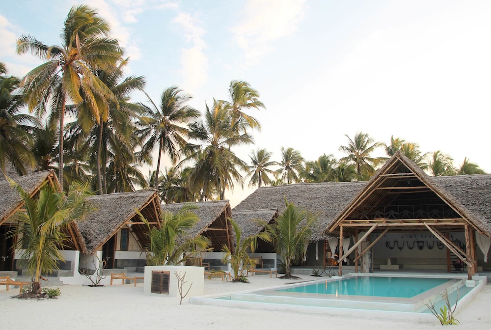 Nur Beach Resort 24/27
