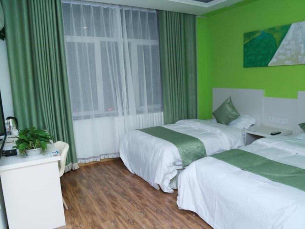 Shell Chengde Longhua County Xingzhou Road Hotel 8/27