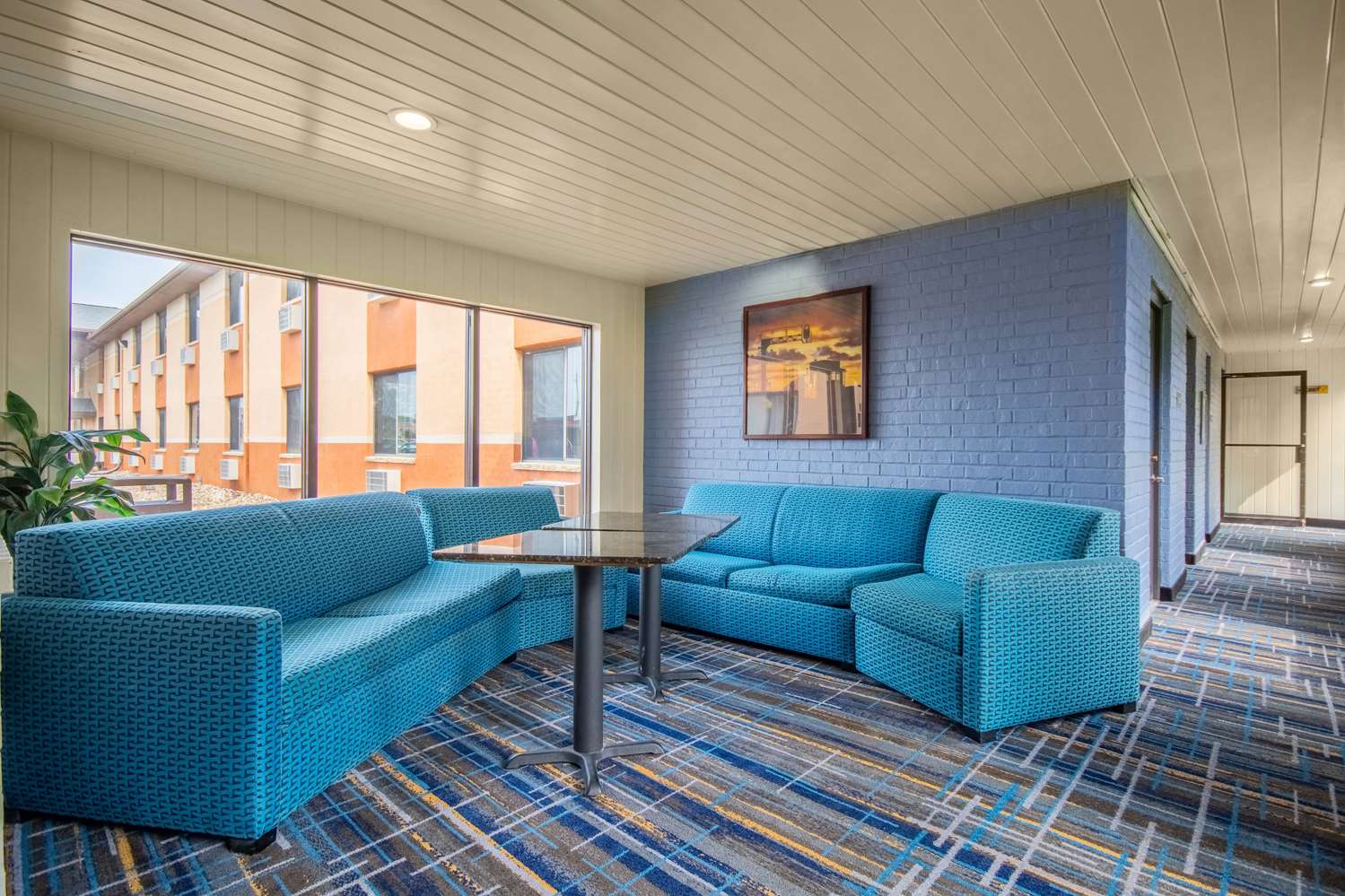 Days Inn & Suites by Wyndham Waterloo 18/30