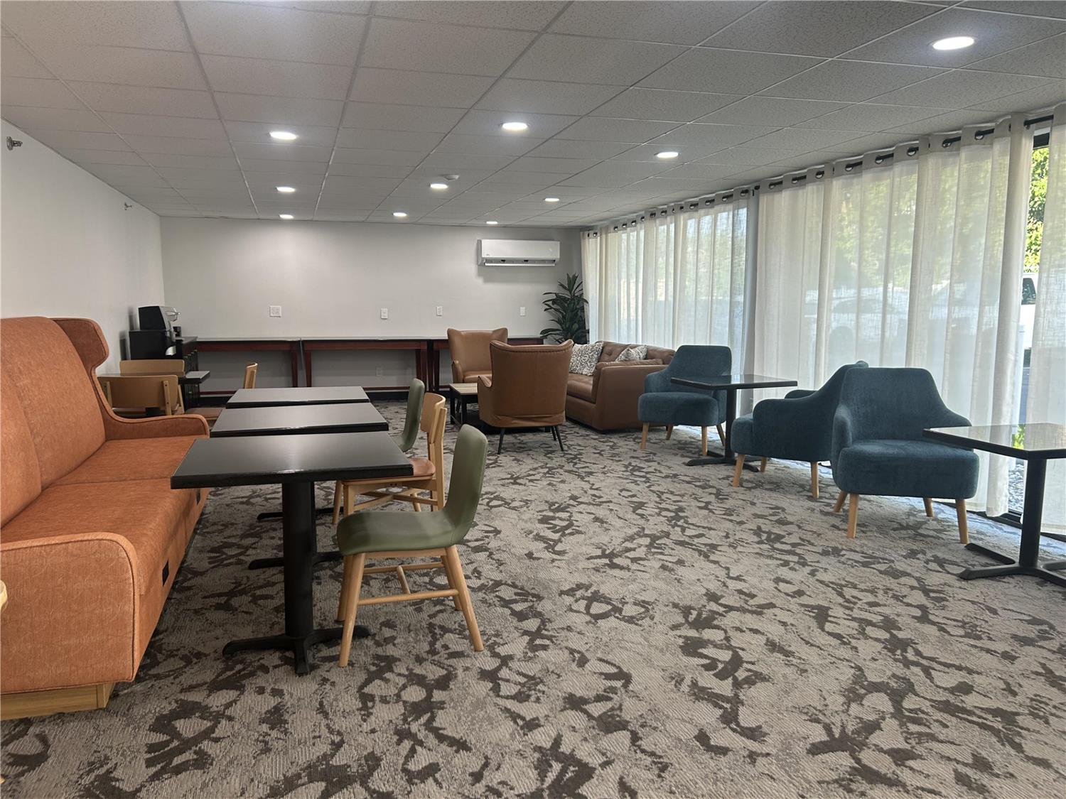 Baldwin Inn & Suites, SureStay Collection by Best Western 16/17