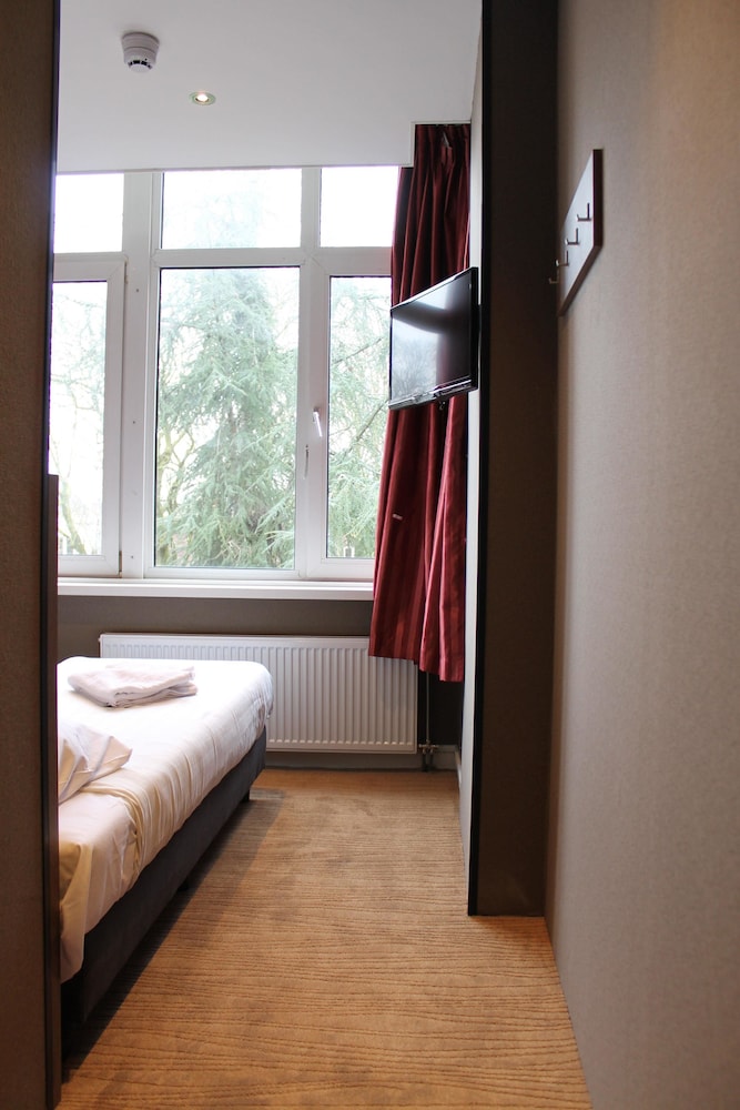 Aston City Hotel 30/45