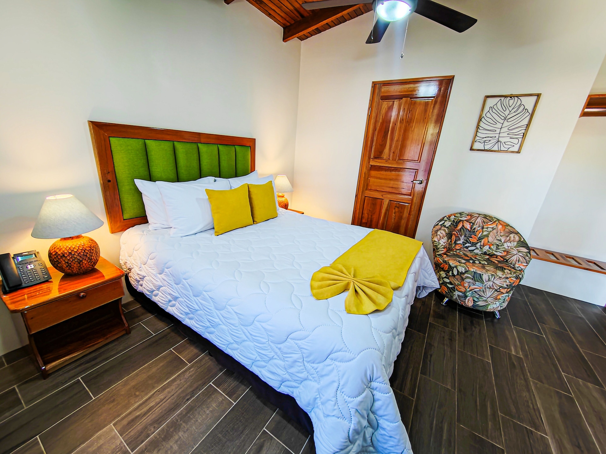 QUEEN BED