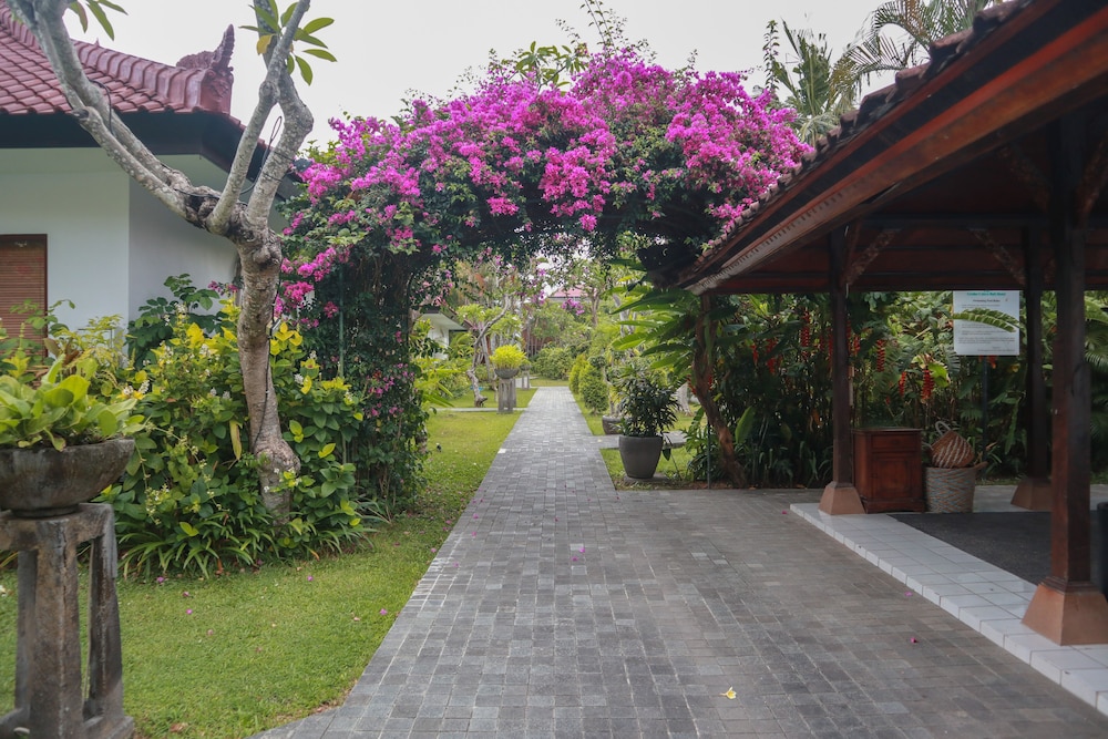 The Cakra Hotel 39/42