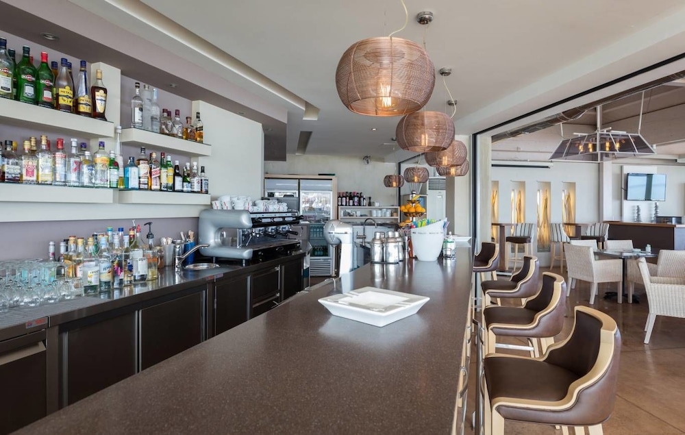 Acharavi Beach Hotel 66/84