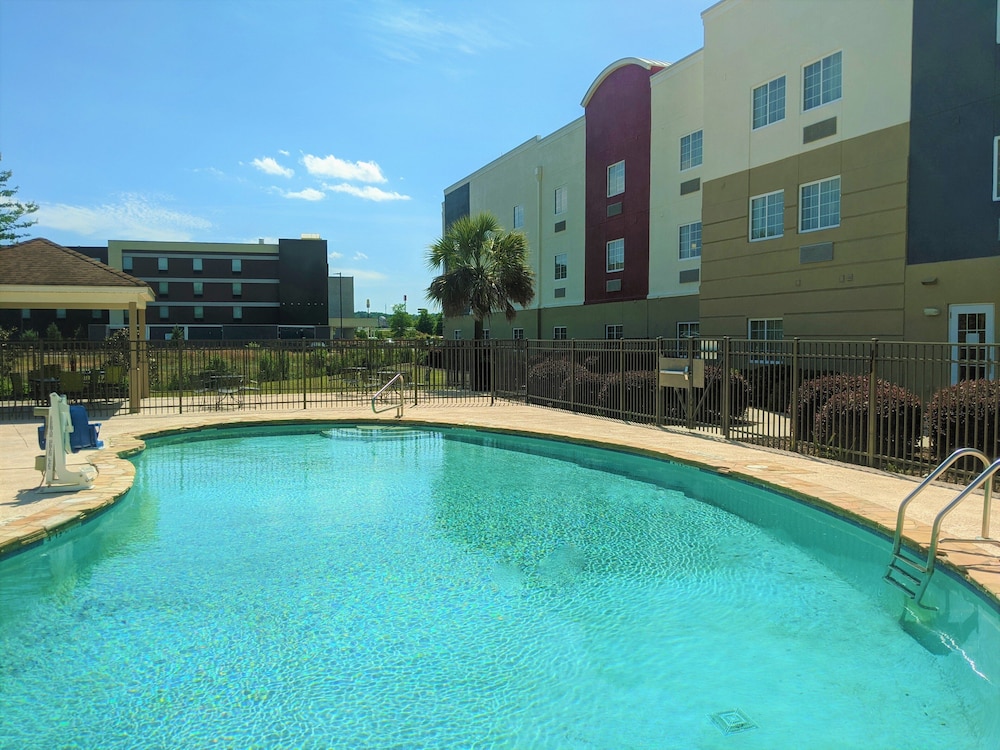 Candlewood Suites Macon 3/70