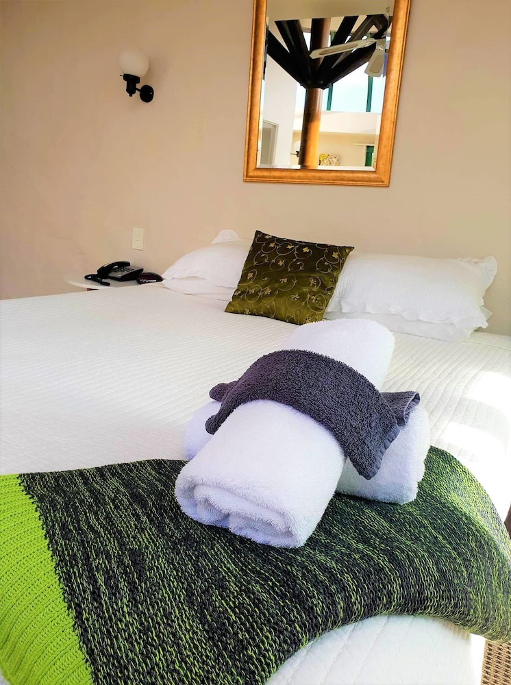 PENTHOUSE, KING BED, JETTED TUB
