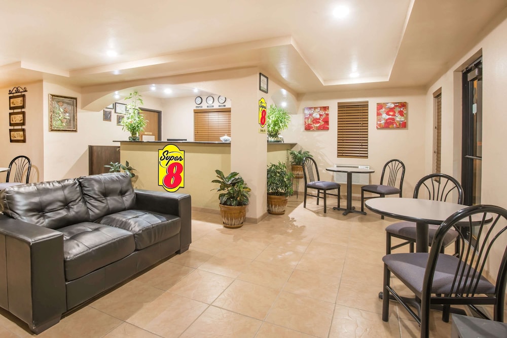 Super 8 by Wyndham Colby 33/42