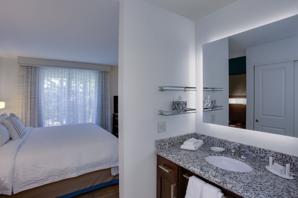Residence Inn Springfield Chicopee 11/38