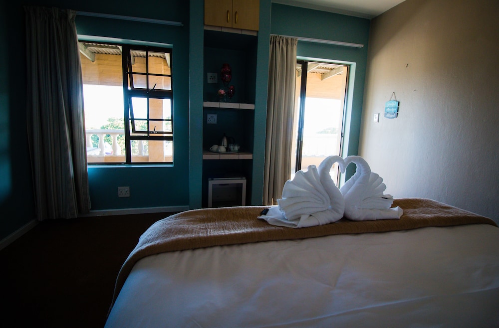 Pili Pili Beach Cabanas 5/30