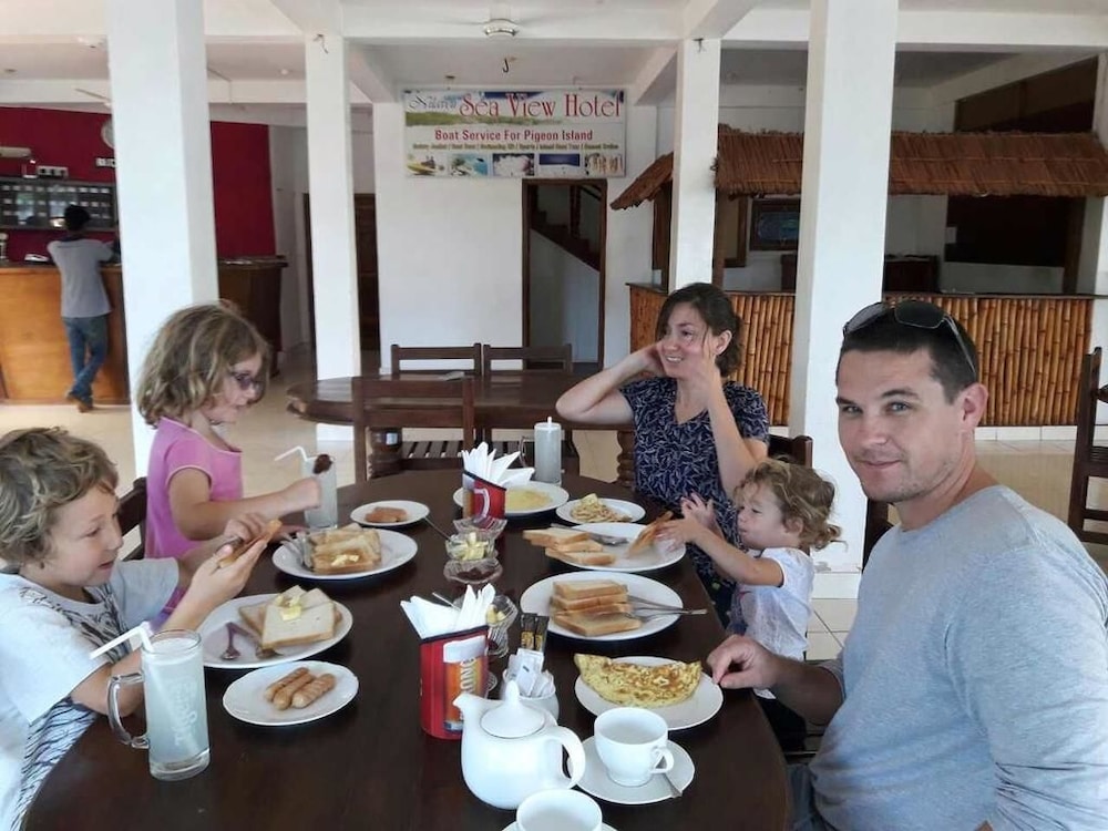 Sea View Beach Hotel 32/47