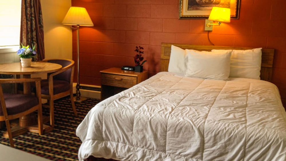 Rodeway Inn Manchester NY 13/24