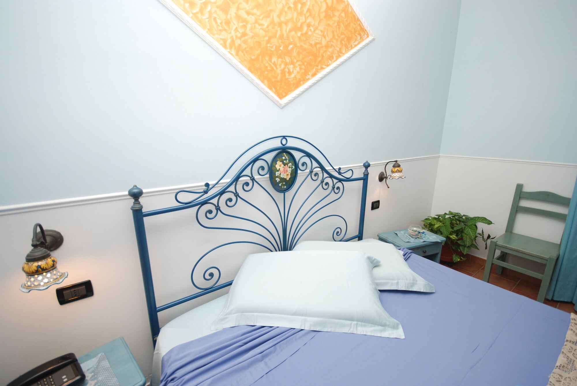 ROOM, DOUBLE BED