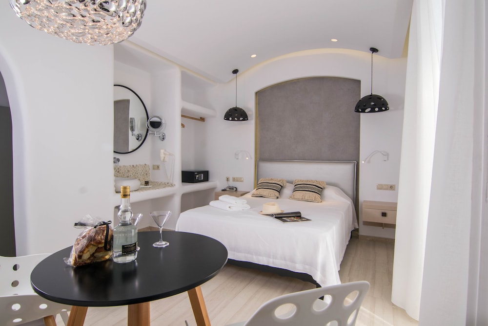 Spiros Hotel 48/83