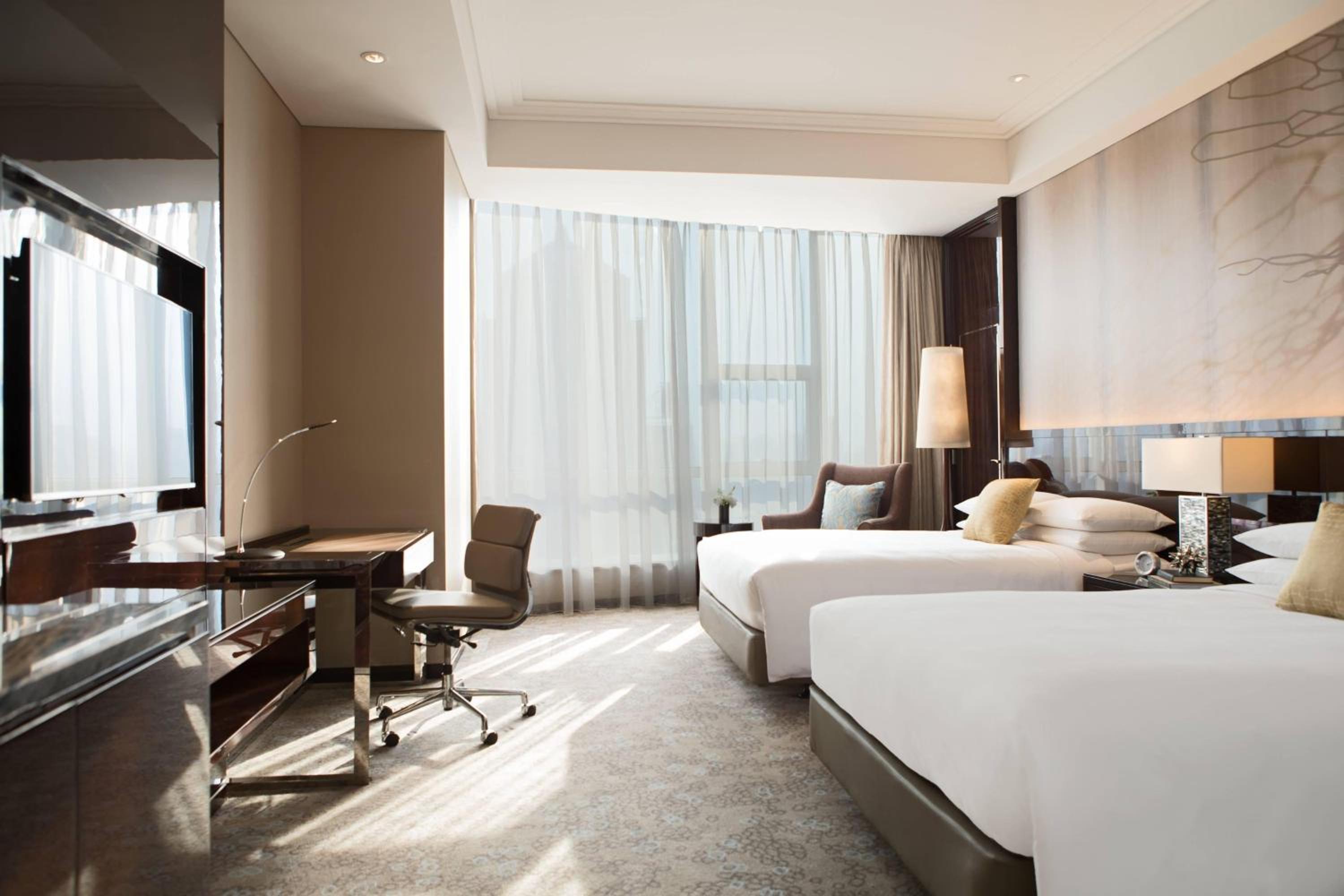 Guest Room, Premier, Twin Beds